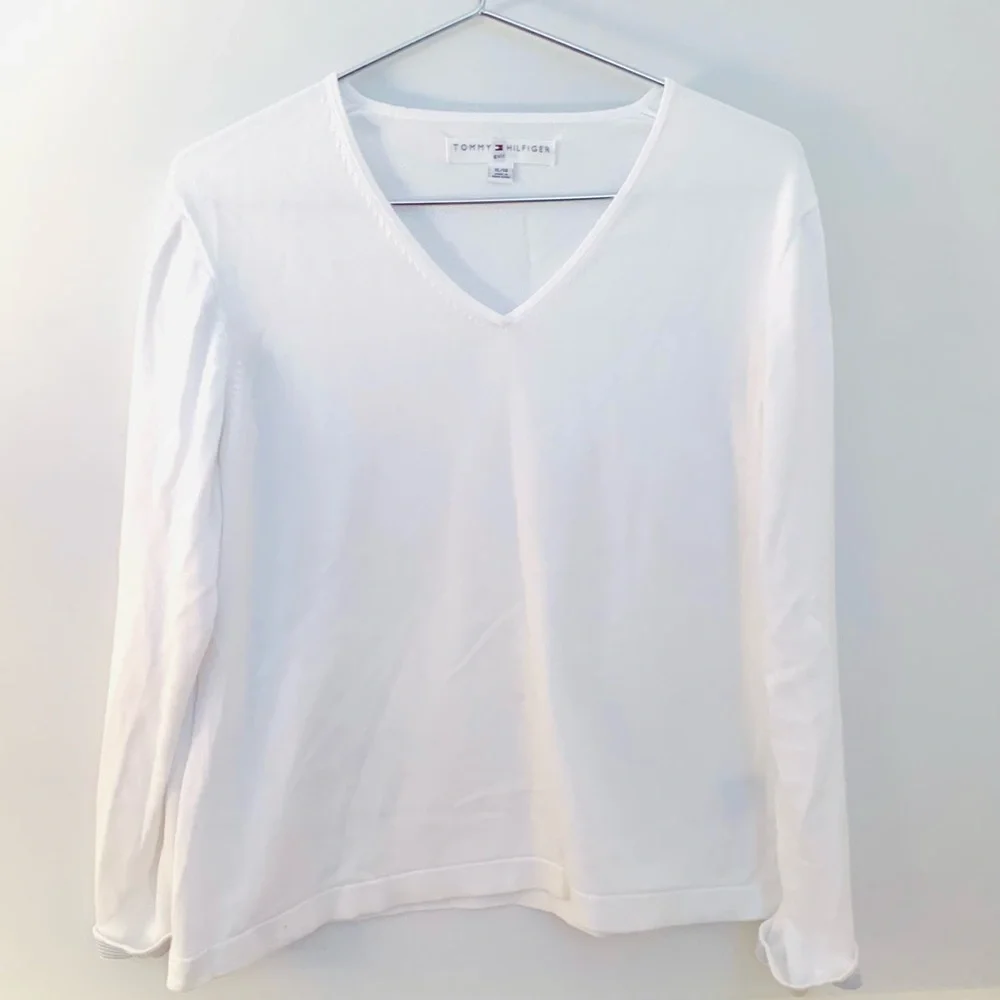 TOMMY HILFIGER Essential Solid V-NECK Sweater, white